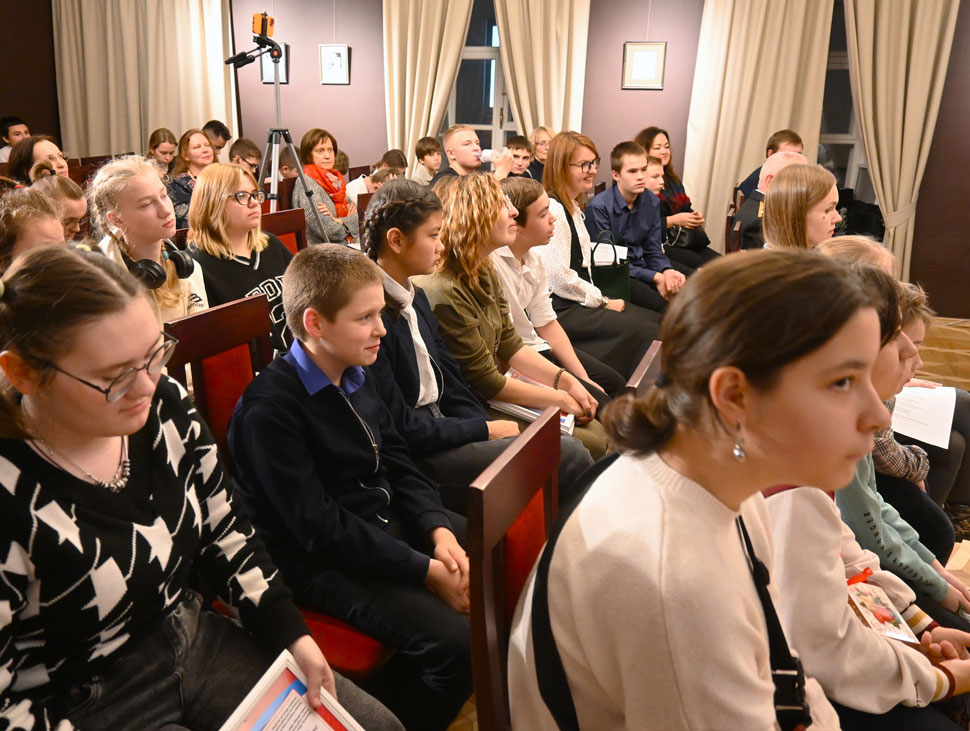 Слушают2.jpg Слушают2.jpg